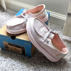 Toddler girl size 9 Hey Dudes